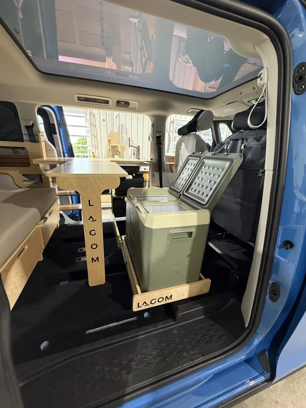 Glacière ouverte dans le kit Samhall d'un Volkswagen ID. Buzz