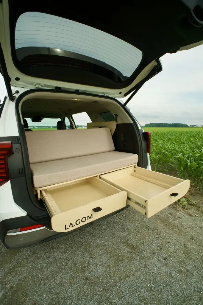 Lya rangement arriere vanlife lagom.webp