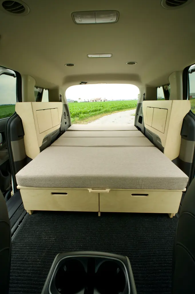 Lya van bed lagom.webp